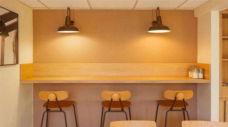 <b>Premiere Classe Hotel St Cyr l'Ecole Restaurant</b>. Images powered by <a href="https://iceportal.shijigroup.com/" title="IcePortal" target="_blank">IcePortal</a>.