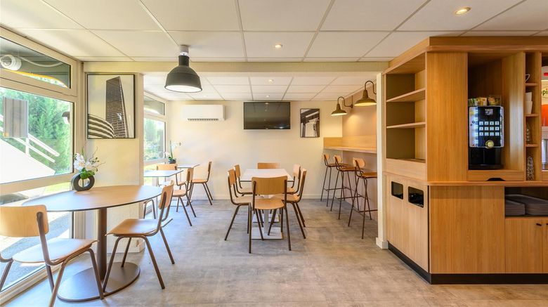 <b>Premiere Classe Hotel St Cyr l'Ecole Restaurant</b>. Images powered by <a href="https://iceportal.shijigroup.com/" title="IcePortal" target="_blank">IcePortal</a>.