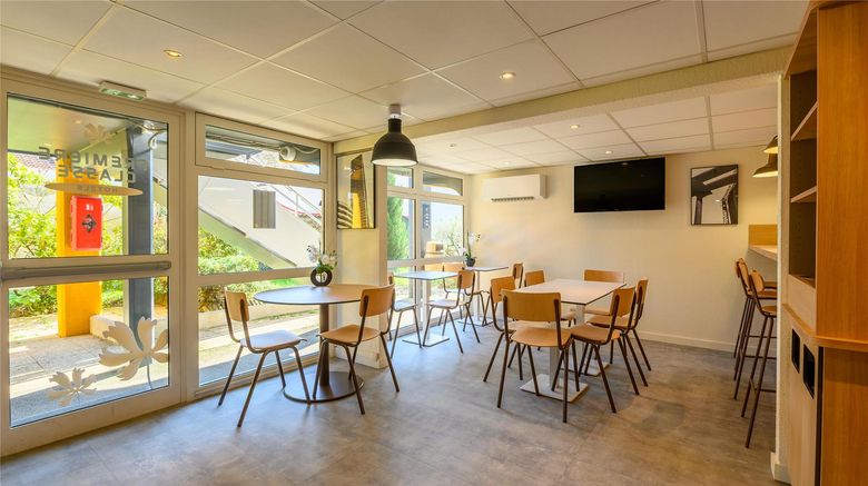 <b>Premiere Classe Hotel St Cyr l'Ecole Restaurant</b>. Images powered by <a href="https://iceportal.shijigroup.com/" title="IcePortal" target="_blank">IcePortal</a>.