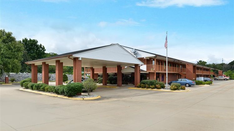 Americas Best Value Inn & Suites Exterior