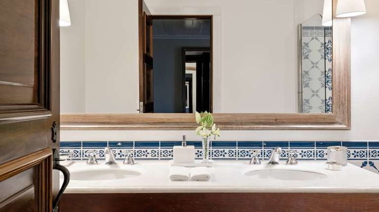 <b>Hotel das Cataratas, A Belmond Hotel Room</b>. Images powered by <a href="https://iceportal.shijigroup.com/" title="IcePortal" target="_blank">IcePortal</a>.