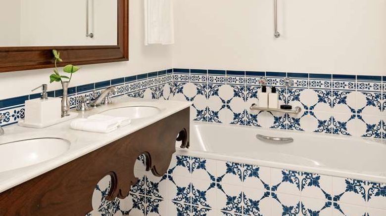 <b>Hotel das Cataratas, A Belmond Hotel Suite</b>. Images powered by <a href="https://iceportal.shijigroup.com/" title="IcePortal" target="_blank">IcePortal</a>.
