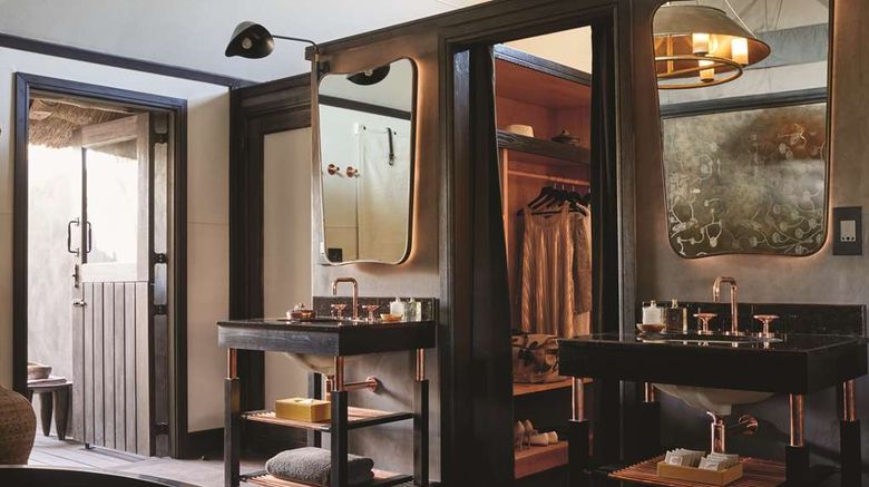 <b>Belmond Safaris Suite</b>. Images powered by <a href="https://iceportal.shijigroup.com/" title="IcePortal" target="_blank">IcePortal</a>.