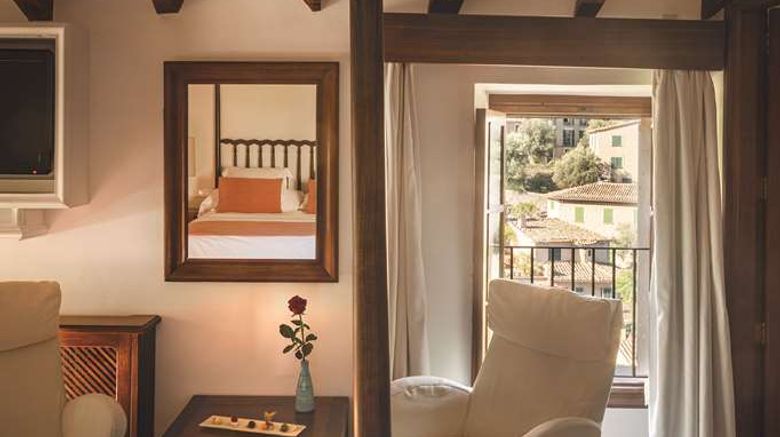<b>La Residencia, A Belmond Hotel Room</b>. Images powered by <a href="https://iceportal.shijigroup.com/" title="IcePortal" target="_blank">IcePortal</a>.