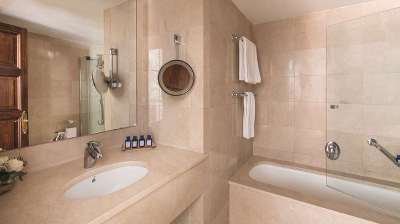 <b>La Residencia, A Belmond Hotel Room</b>. Images powered by <a href="https://iceportal.shijigroup.com/" title="IcePortal" target="_blank">IcePortal</a>.