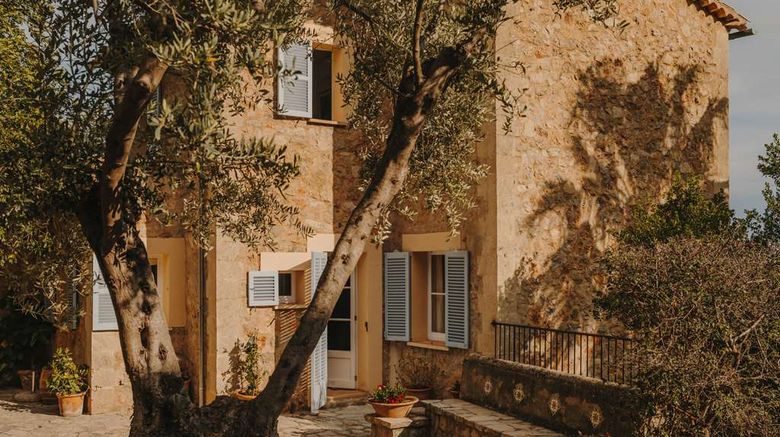 <b>La Residencia, A Belmond Hotel Suite</b>. Images powered by <a href="https://iceportal.shijigroup.com/" title="IcePortal" target="_blank">IcePortal</a>.