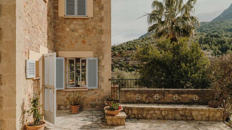 <b>La Residencia, A Belmond Hotel Suite</b>. Images powered by <a href="https://iceportal.shijigroup.com/" title="IcePortal" target="_blank">IcePortal</a>.