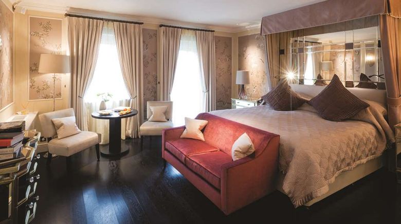 <b>Le Manoir aux Quat'Saisons-Belmond Hotel Room</b>. Images powered by <a href="https://iceportal.shijigroup.com/" title="IcePortal" target="_blank">IcePortal</a>.
