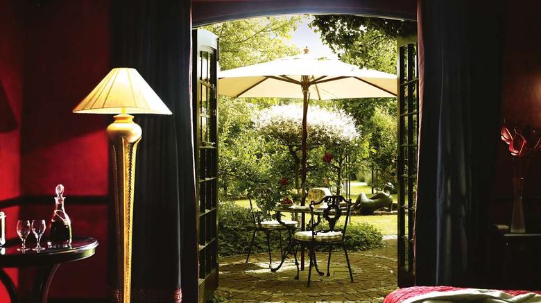 <b>Le Manoir aux Quat'Saisons-Belmond Hotel Room</b>. Images powered by <a href="https://iceportal.shijigroup.com/" title="IcePortal" target="_blank">IcePortal</a>.