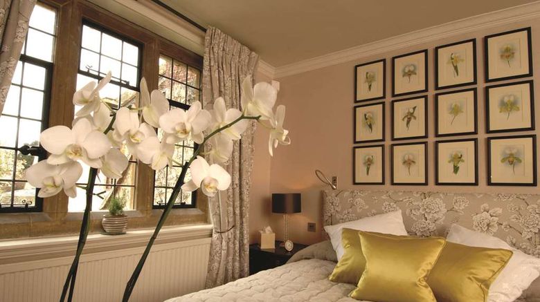 <b>Le Manoir aux Quat'Saisons-Belmond Hotel Room</b>. Images powered by <a href="https://iceportal.shijigroup.com/" title="IcePortal" target="_blank">IcePortal</a>.