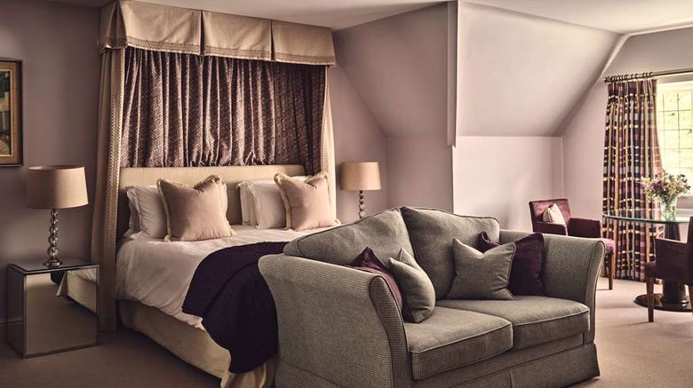 <b>Le Manoir aux Quat'Saisons-Belmond Hotel Suite</b>. Images powered by <a href="https://iceportal.shijigroup.com/" title="IcePortal" target="_blank">IcePortal</a>.
