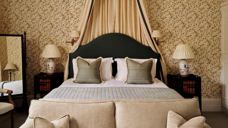 <b>Le Manoir aux Quat'Saisons-Belmond Hotel Room</b>. Images powered by <a href="https://iceportal.shijigroup.com/" title="IcePortal" target="_blank">IcePortal</a>.