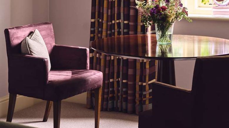 <b>Le Manoir aux Quat'Saisons-Belmond Hotel Suite</b>. Images powered by <a href="https://iceportal.shijigroup.com/" title="IcePortal" target="_blank">IcePortal</a>.