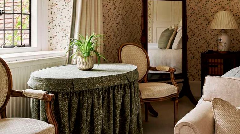 <b>Le Manoir aux Quat'Saisons-Belmond Hotel Room</b>. Images powered by <a href="https://iceportal.shijigroup.com/" title="IcePortal" target="_blank">IcePortal</a>.