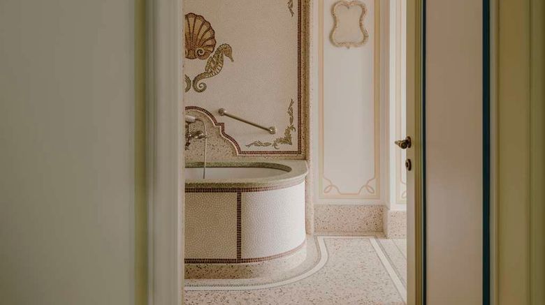 <b>Splendido, A Belmond Hotel Suite</b>. Images powered by <a href="https://iceportal.shijigroup.com/" title="IcePortal" target="_blank">IcePortal</a>.