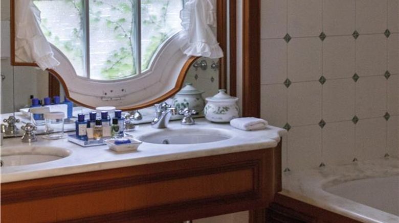 <b>Splendido, A Belmond Hotel Room</b>. Images powered by <a href="https://iceportal.shijigroup.com/" title="IcePortal" target="_blank">IcePortal</a>.