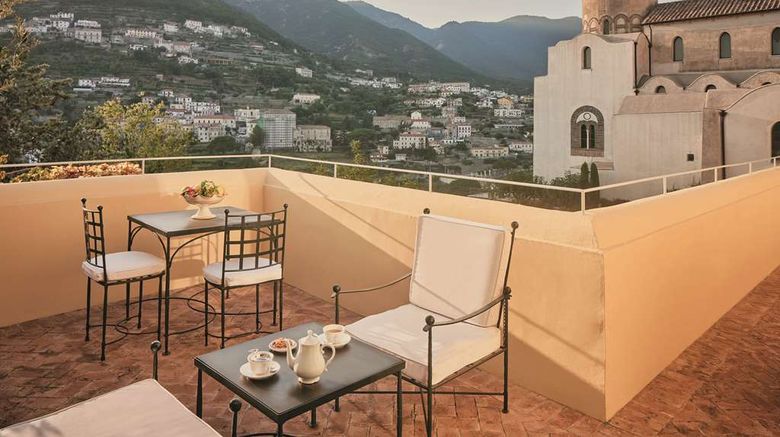 <b>Caruso, A Belmond Hotel Room</b>. Images powered by <a href="https://iceportal.shijigroup.com/" title="IcePortal" target="_blank">IcePortal</a>.