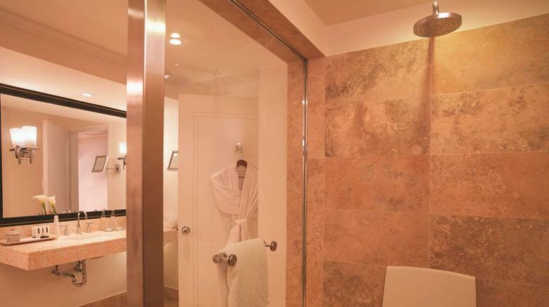 <b>Miraflores Park, A Belmond Hotel Room</b>. Images powered by <a href="https://iceportal.shijigroup.com/" title="IcePortal" target="_blank">IcePortal</a>.