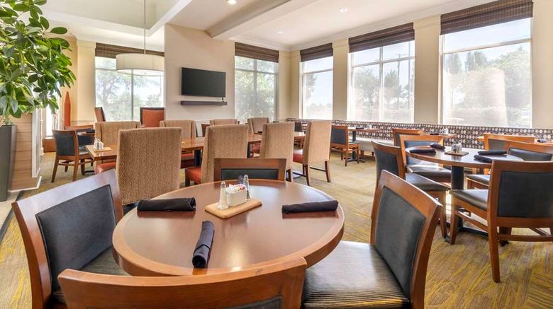 <b>Hilton Garden Inn Lexington Restaurant</b>. Images powered by <a href="https://iceportal.shijigroup.com/" title="IcePortal" target="_blank">IcePortal</a>.