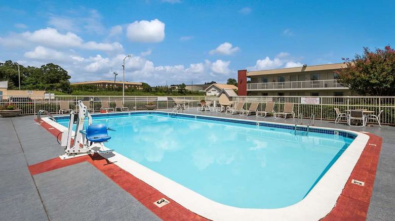<b>Best Western University Inn Pool</b>. Images powered by <a href="https://iceportal.shijigroup.com/" title="IcePortal" target="_blank">IcePortal</a>.