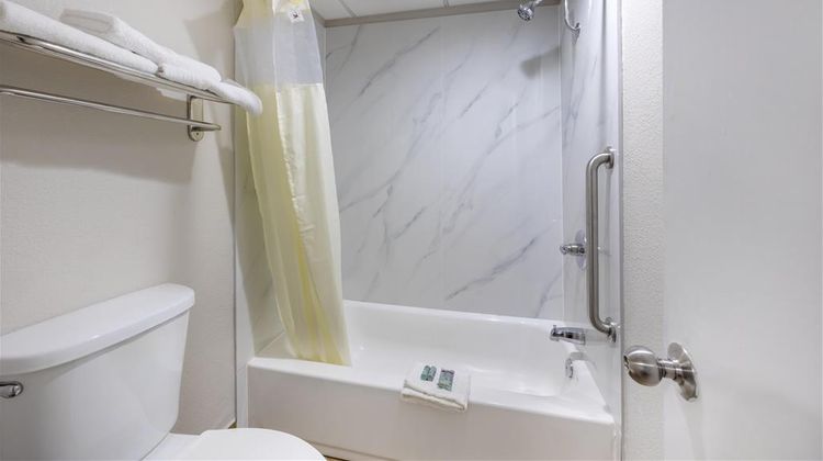 Best Western Fairwinds Inn Room