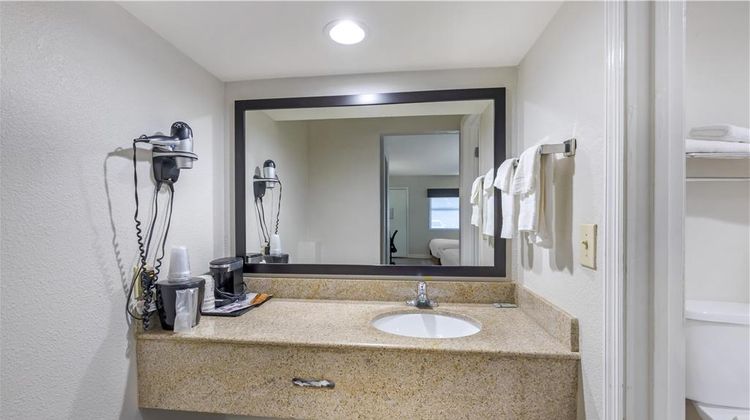 Best Western Fairwinds Inn Room
