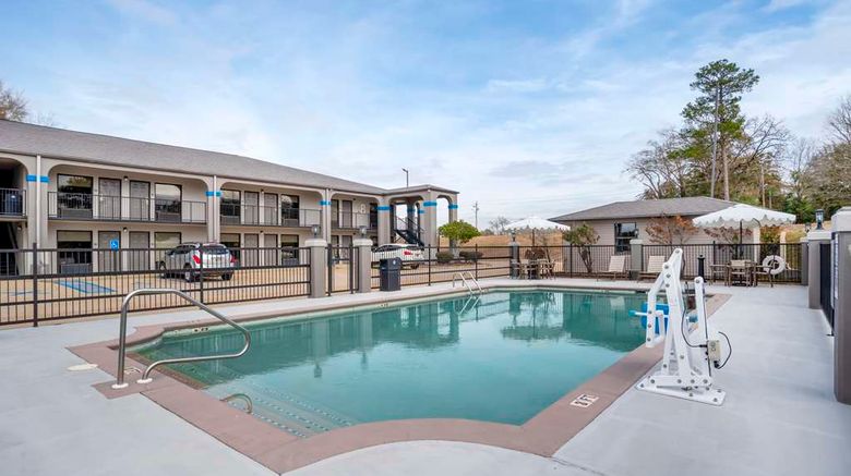 <b>Best Western Andalusia Inn Pool</b>. Images powered by <a href="https://iceportal.shijigroup.com/" title="IcePortal" target="_blank">IcePortal</a>.