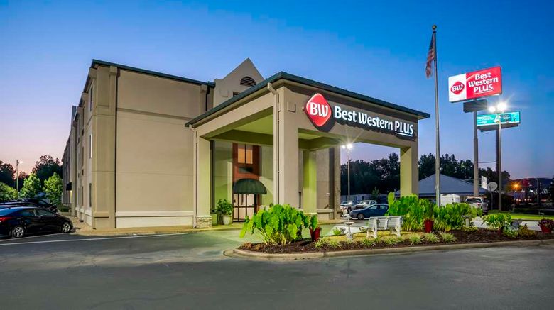 <b>Best Western Plus Oak Mountain Inn Exterior</b>. Images powered by <a href="https://iceportal.shijigroup.com/" title="IcePortal" target="_blank">IcePortal</a>.