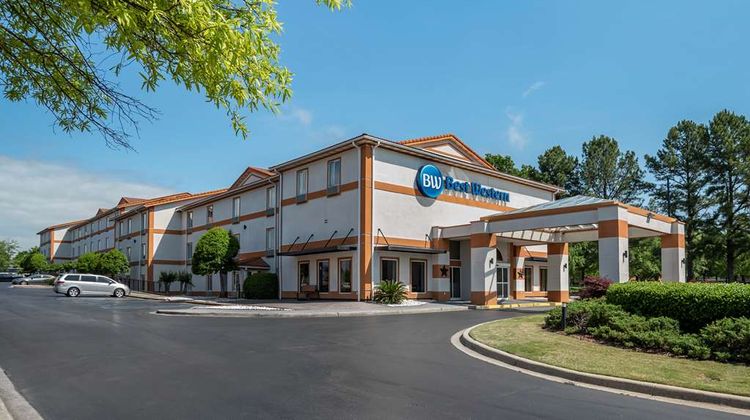 Best Western Plus Carlton Suites Exterior