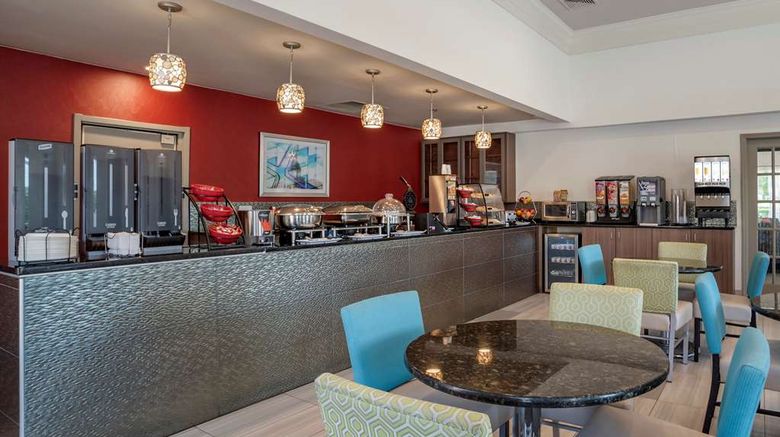 <b>Best Western Plus Carlton Suites Restaurant</b>. Images powered by <a href="https://iceportal.shijigroup.com/" title="IcePortal" target="_blank">IcePortal</a>.