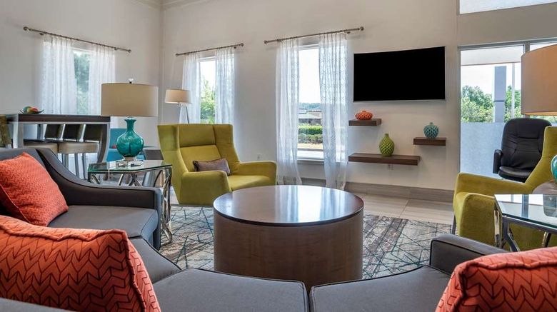 <b>Best Western Plus Carlton Suites Lobby</b>. Images powered by <a href="https://iceportal.shijigroup.com/" title="IcePortal" target="_blank">IcePortal</a>.