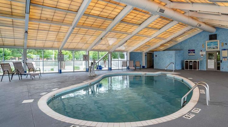 Best Western Plus Carlton Suites Pool