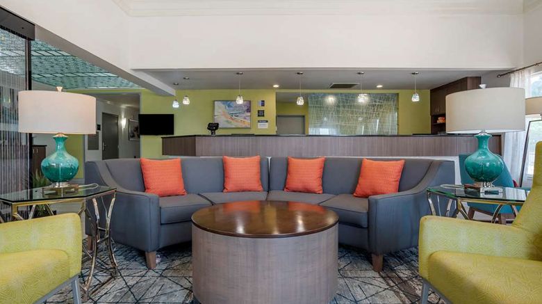 <b>Best Western Plus Carlton Suites Lobby</b>. Images powered by <a href="https://iceportal.shijigroup.com/" title="IcePortal" target="_blank">IcePortal</a>.