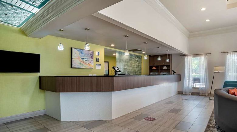 <b>Best Western Plus Carlton Suites Room</b>. Images powered by <a href="https://iceportal.shijigroup.com/" title="IcePortal" target="_blank">IcePortal</a>.