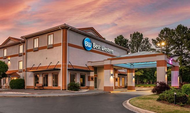 Best Western Plus Carlton Suites Exterior