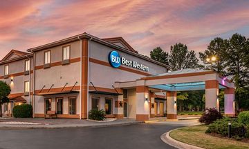 Best Western Plus Carlton Suites