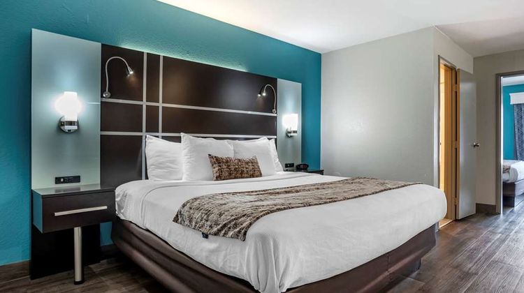 Best Western Plus Carlton Suites Room