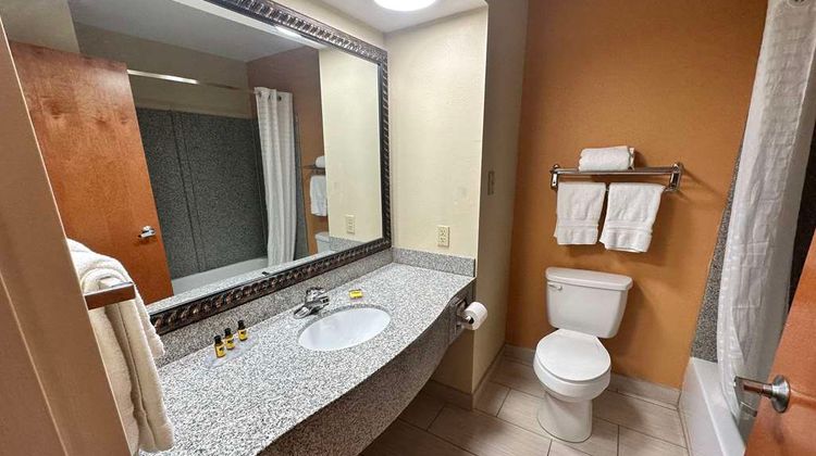 Best Western Plus Bass Hotel & Suites Room