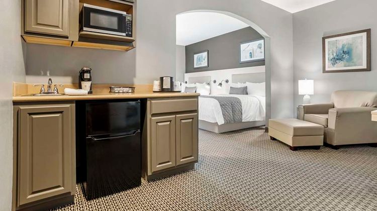 Best Western Plus Two Rivers Hotel Suite Room
