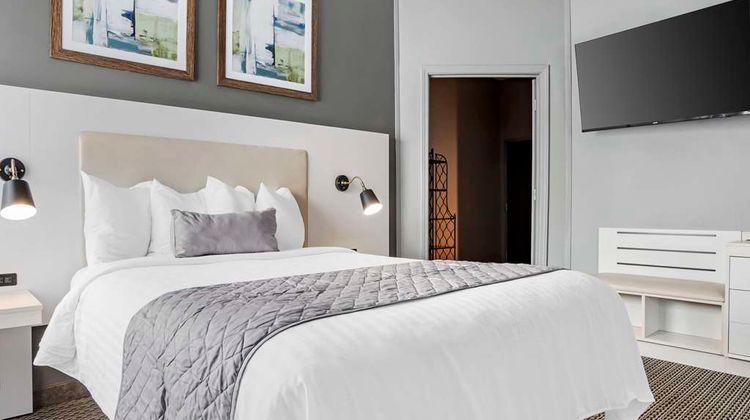 Best Western Plus Two Rivers Hotel Suite Room