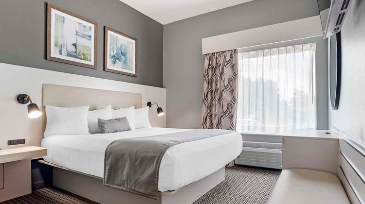 Best Western Plus Two Rivers Hotel Suite Room