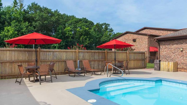 <b>Best Western Auburn/Opelika Inn Pool</b>. Images powered by <a href="https://iceportal.shijigroup.com/" title="IcePortal" target="_blank">IcePortal</a>.