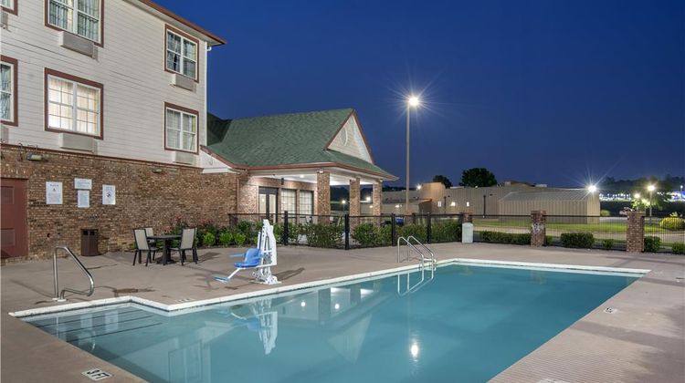 Best Western Plus Bessemer Hotel & Suite Pool