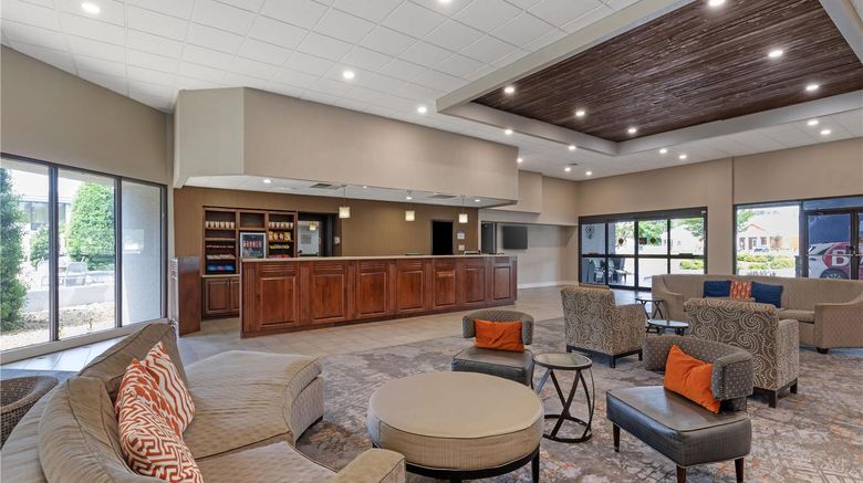<b>Best Western Plus Madison-Huntsville Lobby</b>. Images powered by <a href="https://iceportal.shijigroup.com/" title="IcePortal" target="_blank">IcePortal</a>.