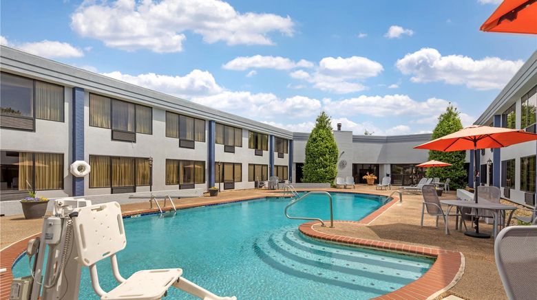 <b>Best Western Plus Madison-Huntsville Pool</b>. Images powered by <a href="https://iceportal.shijigroup.com/" title="IcePortal" target="_blank">IcePortal</a>.
