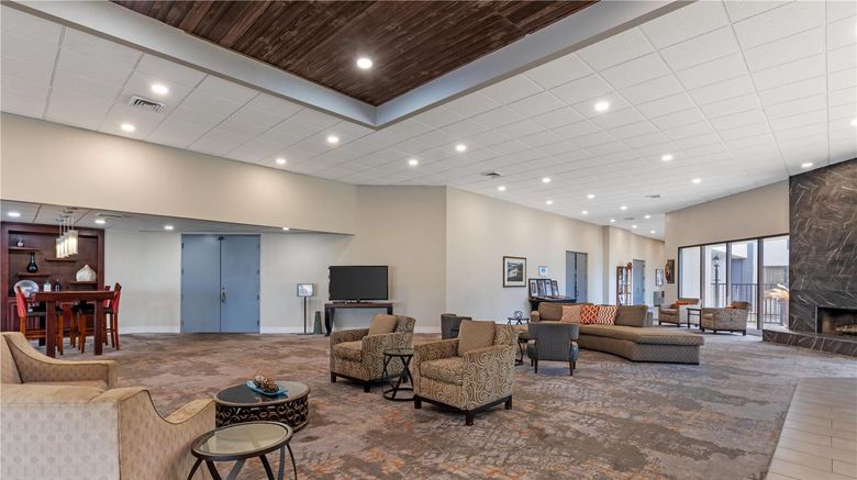 <b>Best Western Plus Madison-Huntsville Lobby</b>. Images powered by <a href="https://iceportal.shijigroup.com/" title="IcePortal" target="_blank">IcePortal</a>.