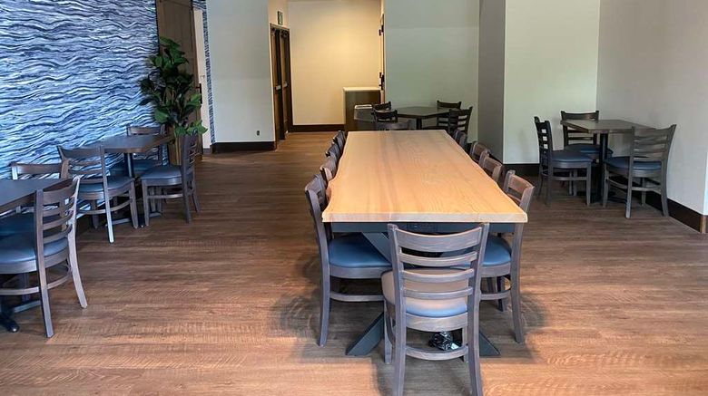 <b>Best Western Lake Lucille Inn Restaurant</b>. Images powered by <a href="https://iceportal.shijigroup.com/" title="IcePortal" target="_blank">IcePortal</a>.