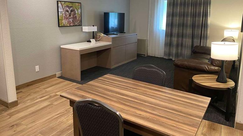 <b>Best Western Lake Lucille Inn Suite</b>. Images powered by <a href="https://iceportal.shijigroup.com/" title="IcePortal" target="_blank">IcePortal</a>.