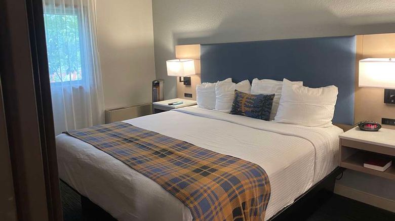 <b>Best Western Lake Lucille Inn Suite</b>. Images powered by <a href="https://iceportal.shijigroup.com/" title="IcePortal" target="_blank">IcePortal</a>.