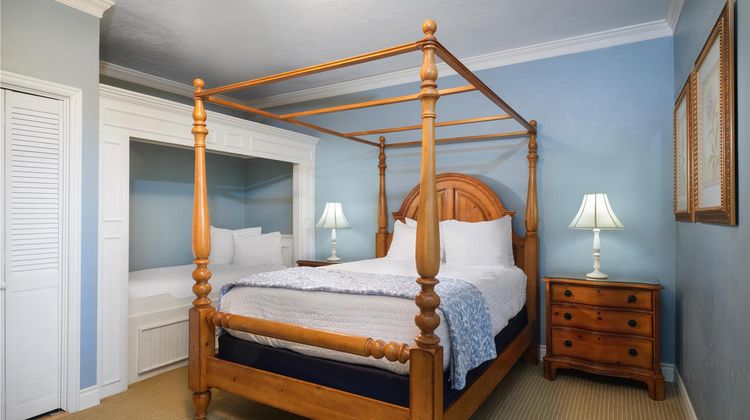Best Western Grandma's Feather Bed Room